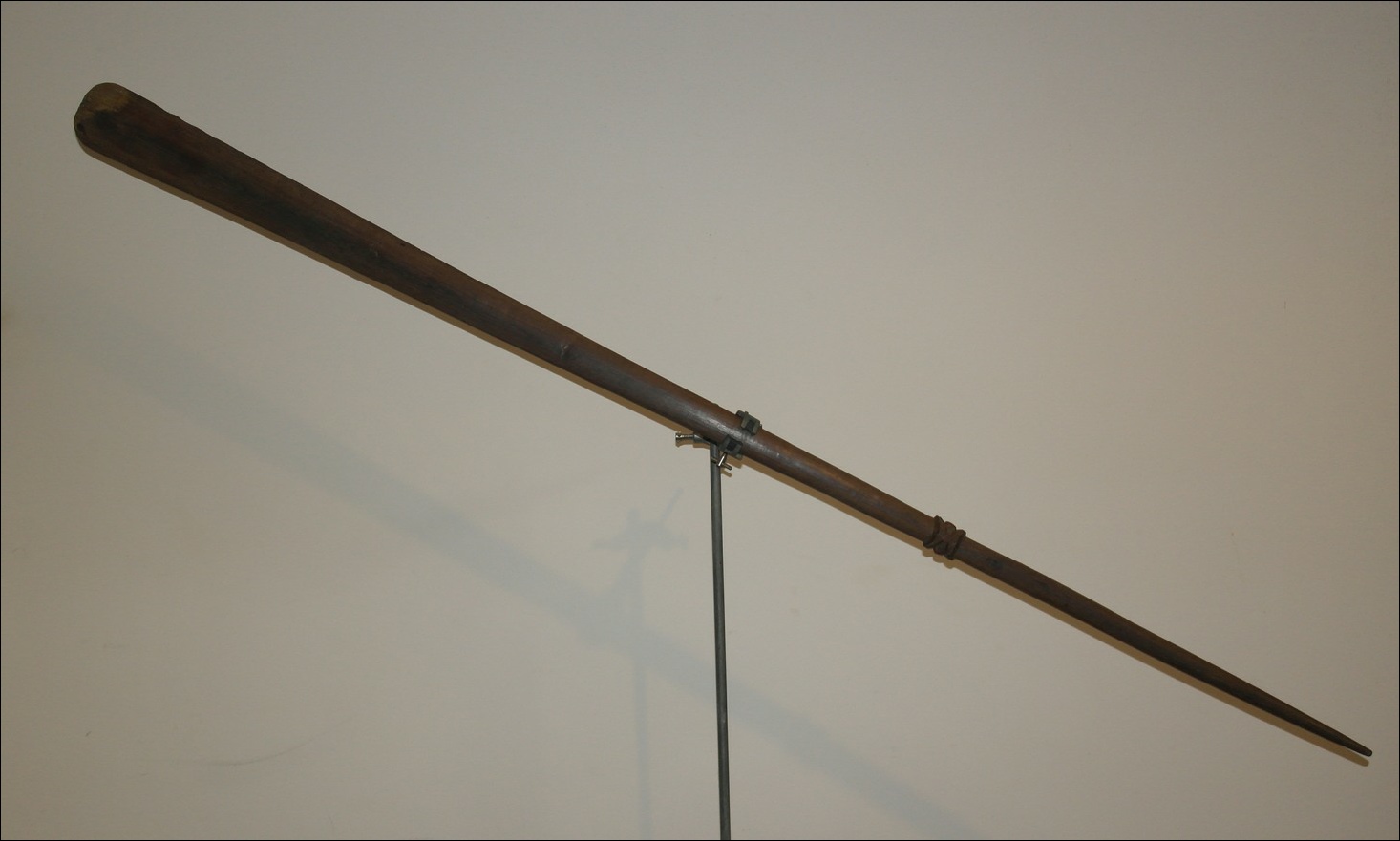 19th century Maori pouwhenua, Maori weapon, antique pouwhenua, antique Maori, Maori artifact, Maori club, 19th century Maori war club, Oceanic tribal art antiques and weapons gallery, Polynesian tribal art antiques and weapons gallery, Maori ethnographic tribal art antiques and weapons gallery, 19ème siècle Maoris massue de guerre, looking to buy tribal antiques art and weapons, buying Maori antiques, buying Maori clubs, artifacts and weapons, buying Maori antiques, buying Maori clubs and artifacts