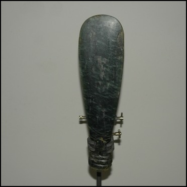 19th century Maori mere pounamu, 19th century Maori greenstone mere club, 19th century Maori weapon, 19th century Maori hand club, Maori antique war club, Polynesian weapon and antique, Oceanic art antiques and weapons, Maori war club, 19ème siècle Maoris massue de guerre, looking to buy tribal antiques art and weapons, buying Maori antiques, buying Maori clubs and artifactsweapons, buying Maori antiques, buying Maori clubs and artifacts