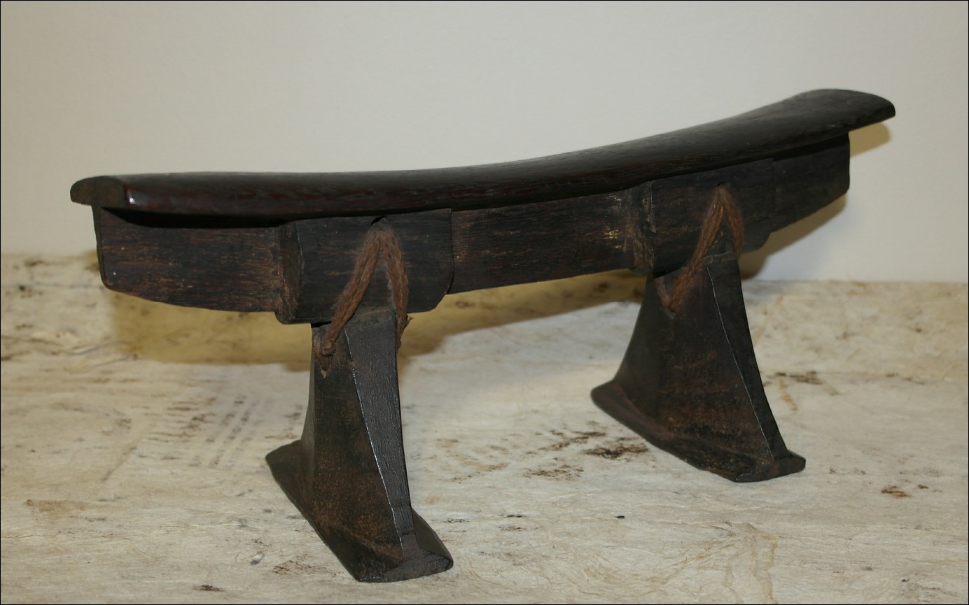 19th century Fijian kali headrest, Fijian antique, Fijian artifact, 19th century fijian artifact, Polynesian tribal art antiques and weapons gallery, Oceanic tribal art antiques and weapons gallery, ethnographic tribal art antiques and weapons gallery, 19ème siècle Fidji massue de guerre, looking to buy Fijian tribal antiques art and weapons, buying Fijian antiques, buying Fijian clubs artifacts and weapons, buying Fijian antiques