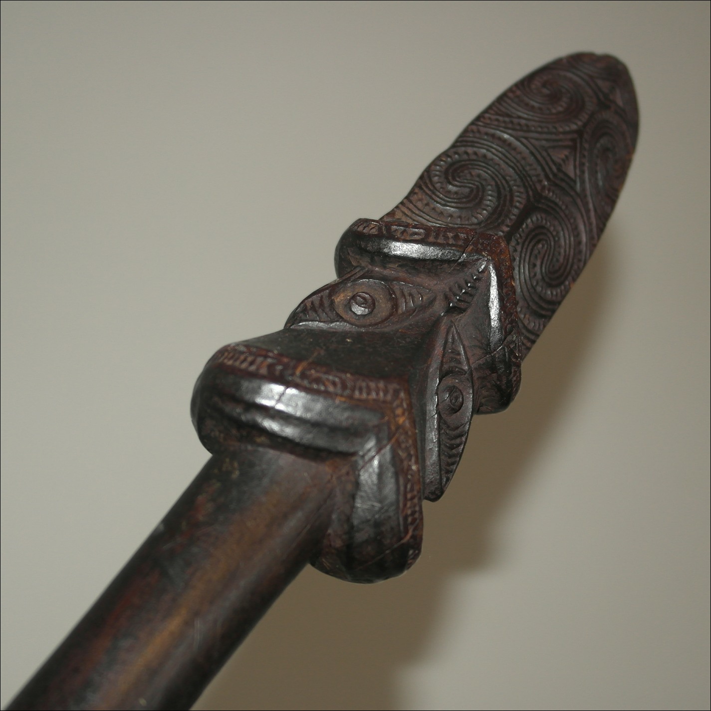 19th century Maori taiaha, Maori weapon, antique taiaha, antique Maori, Maori artifact, Maori club, 19th century Maori war club, Oceanic tribal art antiques and weapons gallery, Polynesian tribal art antiques and weapons gallery, Maori ethnographic tribal art antiques and weapons gallery, 19ème siècle Maoris massue de guerre, looking to buy tribal antiques art and weapons, buying Maori antiques, buying Maori clubs, artifacts and weapons, buying Maori antiques, buying Maori clubs and artifacts