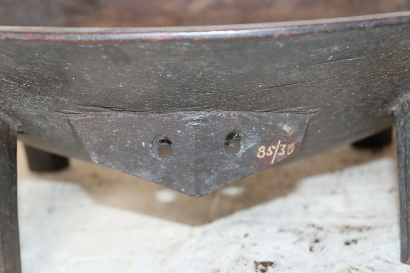 19th century Fijian kava bowl, Fijian ceremonial kava dish, Fijian antique, Fijian artifact, 19th century fijian artifact, Polynesian tribal art antiques and weapons gallery, Oceanic tribal art antiques and weapons gallery, ethnographic tribal art antiques and weapons gallery, 19ème siècle Fidji massue de guerre, looking to buy Fijian tribal antiques art and weapons, buying Fijian antiques, buying Fijian clubs artifacts and weapons, buying Fijian antiques