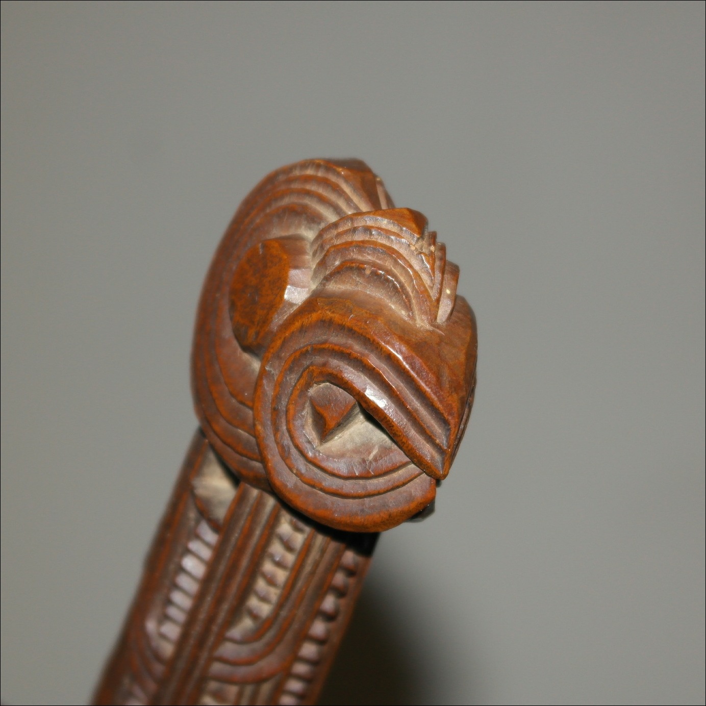 19th century Maori kotiate hand club, 19th century Maori weapon, Maori antique club, Maori artifact, Polynesian weapons and antiques gallery, Oceanic art antiques and weapons, Maori war club, 19ème siècle Maoris massue de guerre, looking to buy tribal antiques art and weapons, buying Maori antiques, buying Maori clubs artifacts and weapons, buying Maori antiques, buying Maori clubs and artifacts