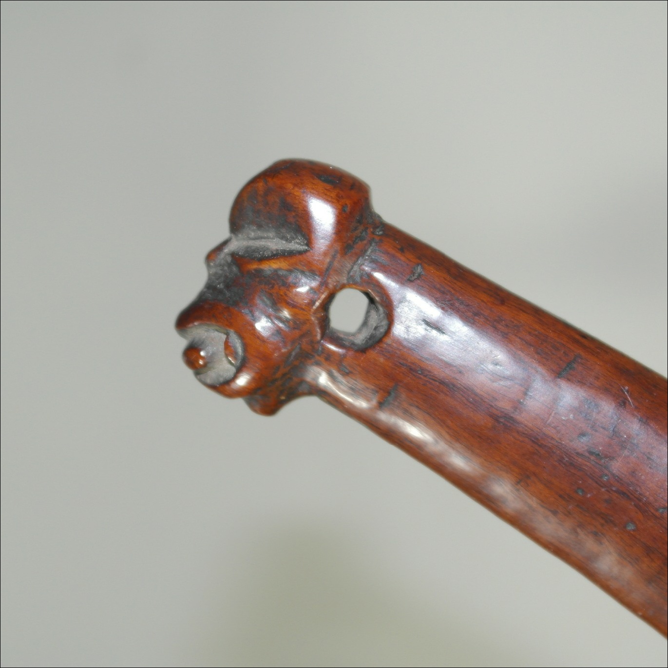 19th century maori wahaika hand club, 19th century Maori weapon, Maori antique club, Maori artifact, Polynesian weapons and antiques gallery, Oceanic art antiques and weapons, Maori war club, 19ème siècle Maoris massue de guerre, looking to buy tribal antiques art and weapons, buying Maori antiques, buying Maori clubs artifacts and weapons, buying Maori antiques, buying Maori clubs and artifacts
