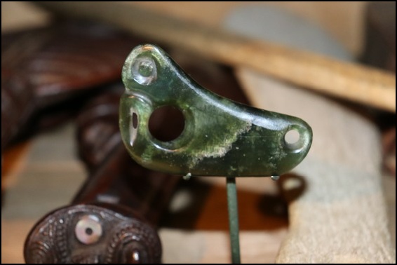 Maori parrot leg ring, Maori bowenite Kaka poria, Maori greenstone pekapeka pendant, greenstone, antique maori pendant, nephrite, maori antique, maori antique, antique maori pounamu pendant, maori artifact, greenstone pekapeka, 19th century maori tiki, hei tiki, antuque maori, maori artifact, maori club, polynesian tribal art antiques and weapons gallery, oceanic tribal art antiques and weapons gallery, ethnographic tribal art antiques and weapons gallery, 19ème siècle Maoris massue de guerre, looking to buy tribal antiques art and weapons, buying Maori antiques, buying Maori clubs, artifacts and weapons, buying Maori antiques, buying Maori clubs and artifacts