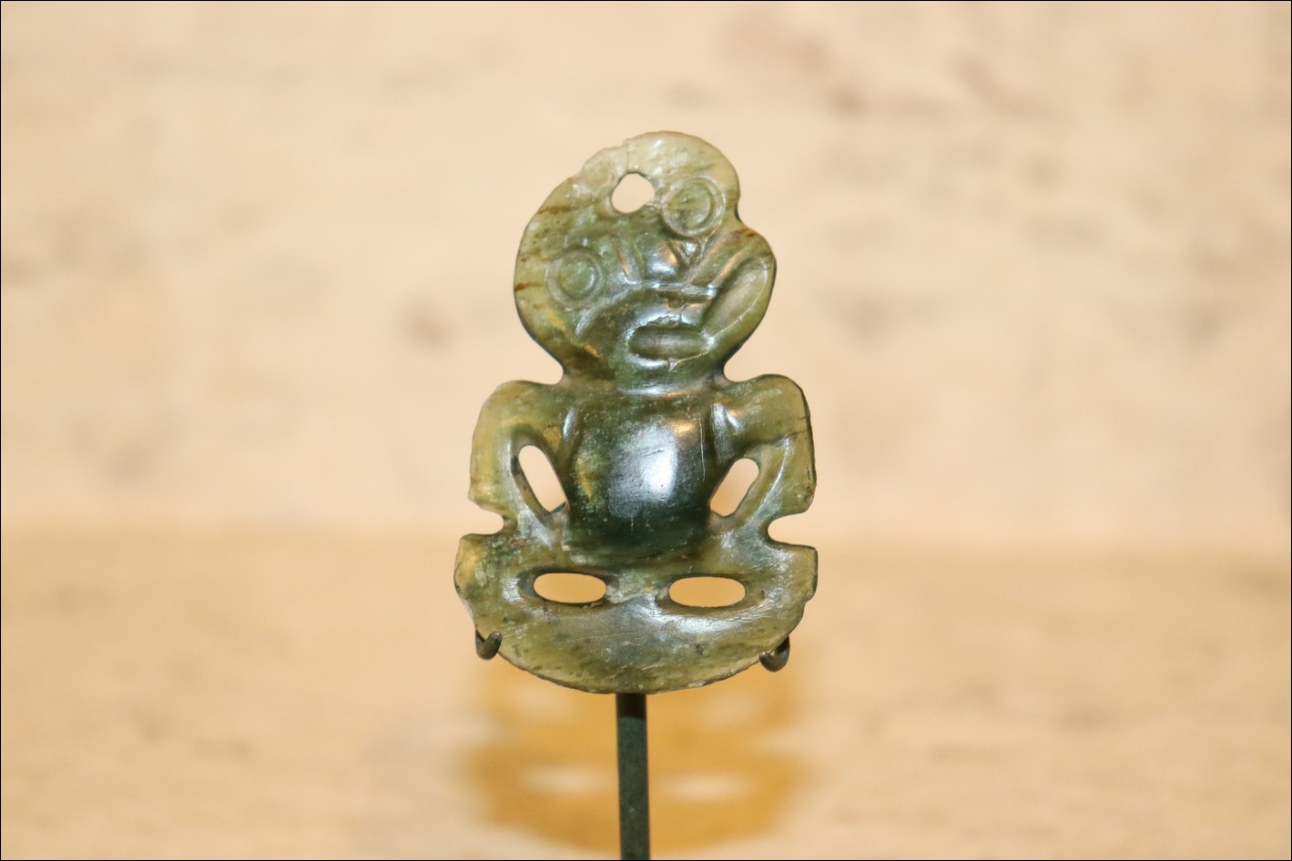 19th century Maori greenstone tiki, greenstone, antique maori pendant, nephrite, maori antique, maori antique, antique maori pounamu pendant, maori artifact, greenstone pekapeka, 19th century maori tiki, hei tiki, antuque maori, maori artifact, maori club, polynesian tribal art antiques and weapons gallery, oceanic tribal art antiques and weapons gallery, ethnographic tribal art antiques and weapons gallery, 19ème siècle Maoris massue de guerre, looking to buy tribal antiques art and weapons, buying Maori antiques, buying Maori clubs, artifacts and weapons, buying Maori antiques, buying Maori clubs and artifacts