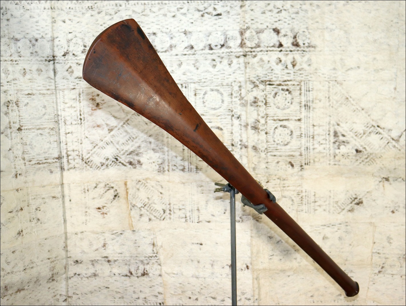 19th century Tongan paddle club, Akau tau, apa apai club, 19th century Polynesian art and weapons, Ethnographic antiques, artifacts and weapons, 19th century Tongan war club, 19th century Tongan art antiques and weapons, Tongan antique, 19th century Tongan artifact, Polynesian tribal art antiques and weapons gallery, Oceanic tribal art antiques and weapons gallery, ethnographic tribal art antiques and weapons gallery, 19ème siècle Tongan massue de guerre, looking to buy Tongan and Samoan tribal antiques art and weapons, buying Tongan and Samoan antiques, buying Tongan and Samoan clubs artifacts and weapons, buying Tongan and Samoan antiques