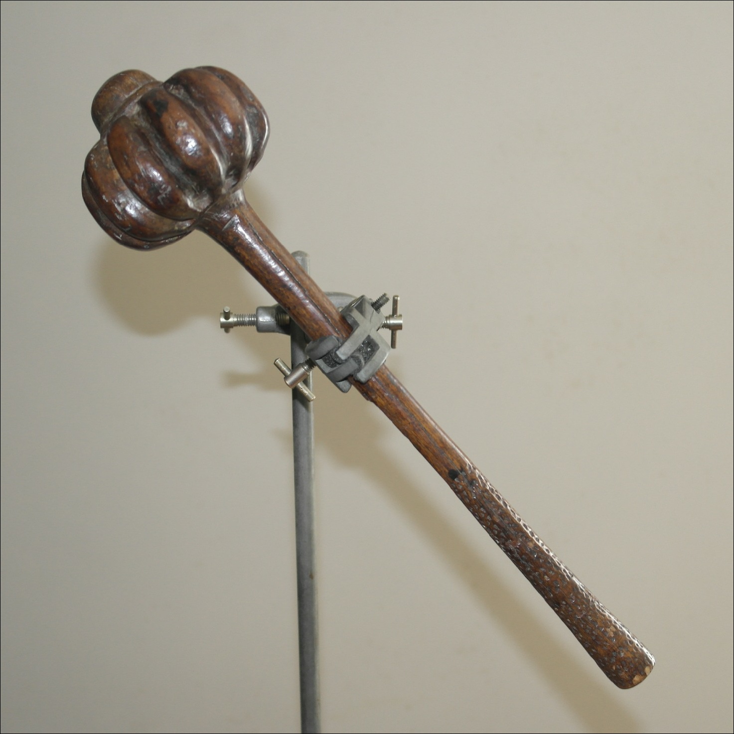 19th century Fijian ula throwing club, 19th century Fijian antique, 19th century Fijian club, 19th century Fijian war club, Fijian weapon, Fijian artifact, Polynesian tribal art antiques and weapons gallery, Oceanic tribal art antiques and weapons gallery, ethnographic tribal art antiques and weapons gallery, 19ème siècle Fidji massue de guerre, looking to buy Fijian tribal antiques art and weapons, buying Fijian antiques, buying Fijian clubs artifacts and weapons, buying Fijian antiques
