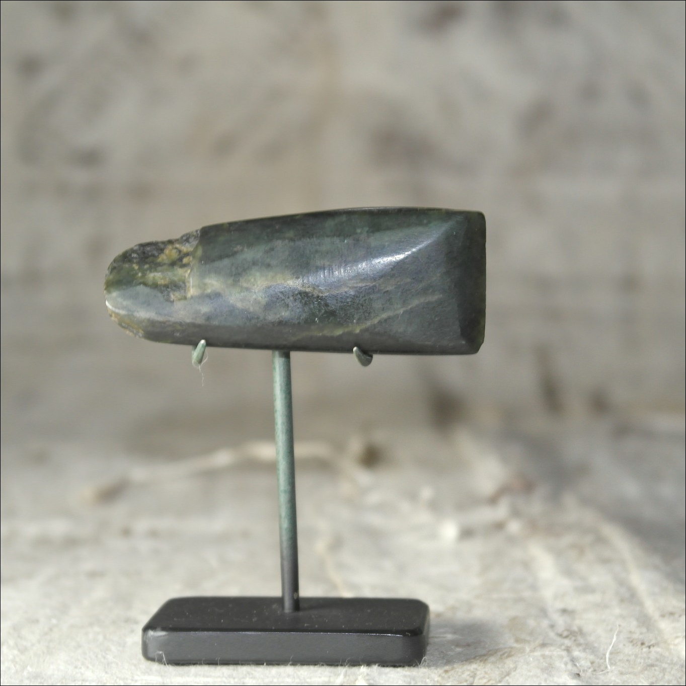 19th century Maori greenstone adze, 19th century toki adze, Maori antique, Maori artifact, 19th century maori carving, 19th century Maori antique, 19th century Maori artifact, polynesian tribal art antiques and weapons gallery, oceanic tribal art antiques and weapons gallery, ethnographic tribal art antiques and weapons gallery, 19ème siècle Maoris massue de guerre, looking to buy tribal antiques art and weapons, buying Maori antiques, buying Maori clubs, artifacts and weapons, buying Maori antiques, buying Maori clubs and artifacts, selling Maori antiques, selling Maori clubs and artifacts