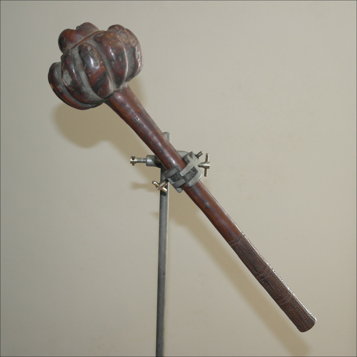 19th century Fijian ula throwing club, 19th century Fijian antique, 19th century Fijian club, 19th century Fijian war club, Fijian weapon, Fijian artifact, Polynesian tribal art antiques and weapons gallery, Oceanic tribal art antiques and weapons gallery, ethnographic tribal art antiques and weapons gallery, 19ème siècle Fidji massue de guerre, looking to buy Fijian tribal antiques art and weapons, buying Fijian antiques, buying Fijian clubs artifacts and weapons, buying Fijian antiques