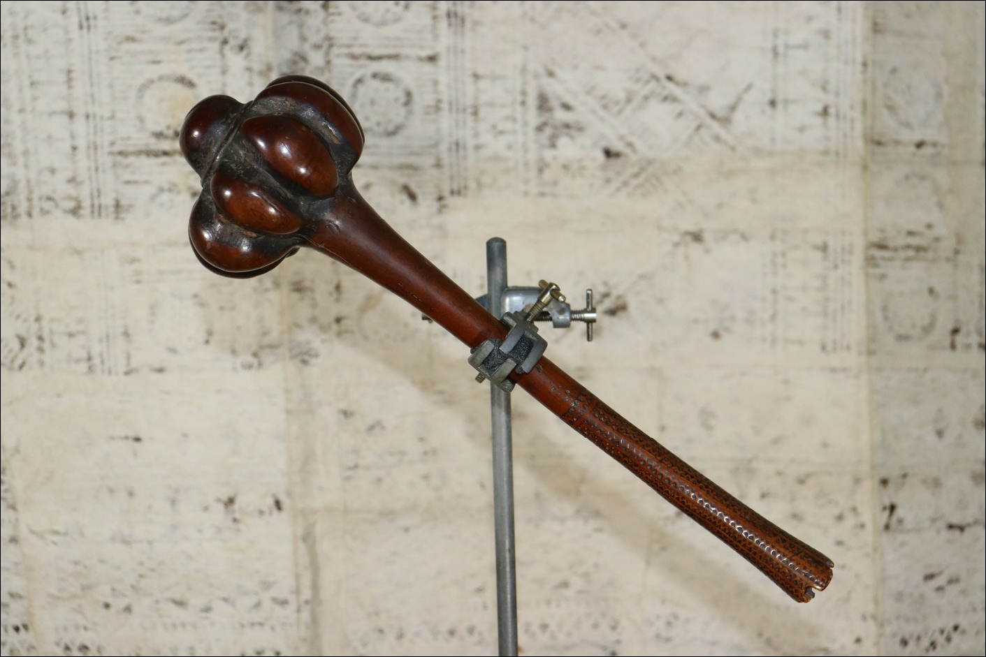 19th century Fijian ula throwing club, 19th century Fijian antique, 19th century Fijian club, 19th century Fijian war club, Fijian weapon, Fijian artifact, Polynesian tribal art antiques and weapons gallery, Oceanic tribal art antiques and weapons gallery, ethnographic tribal art antiques and weapons gallery, 19ème siècle Fidji massue de guerre, looking to buy Fijian tribal antiques art and weapons, buying Fijian antiques, buying Fijian clubs artifacts and weapons, buying Fijian antiques