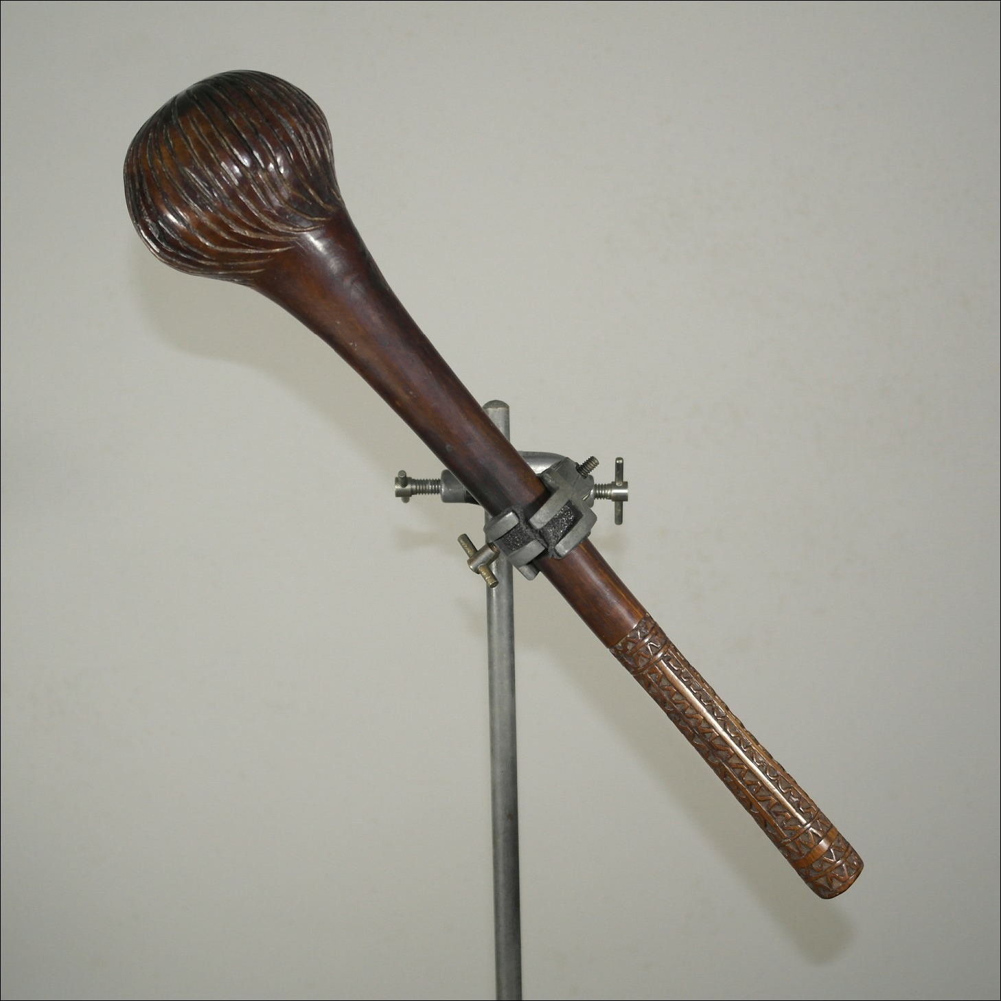 19th century Fijian ula throwing club, 19th century Fijian antique, 19th century Fijian club, 19th century Fijian war club, Fijian weapon, Fijian artifact, Polynesian tribal art antiques and weapons gallery, Oceanic tribal art antiques and weapons gallery, ethnographic tribal art antiques and weapons gallery, 19ème siècle Fidji massue de guerre, looking to buy Fijian tribal antiques art and weapons, buying Fijian antiques, buying Fijian clubs artifacts and weapons, buying Fijian antiques