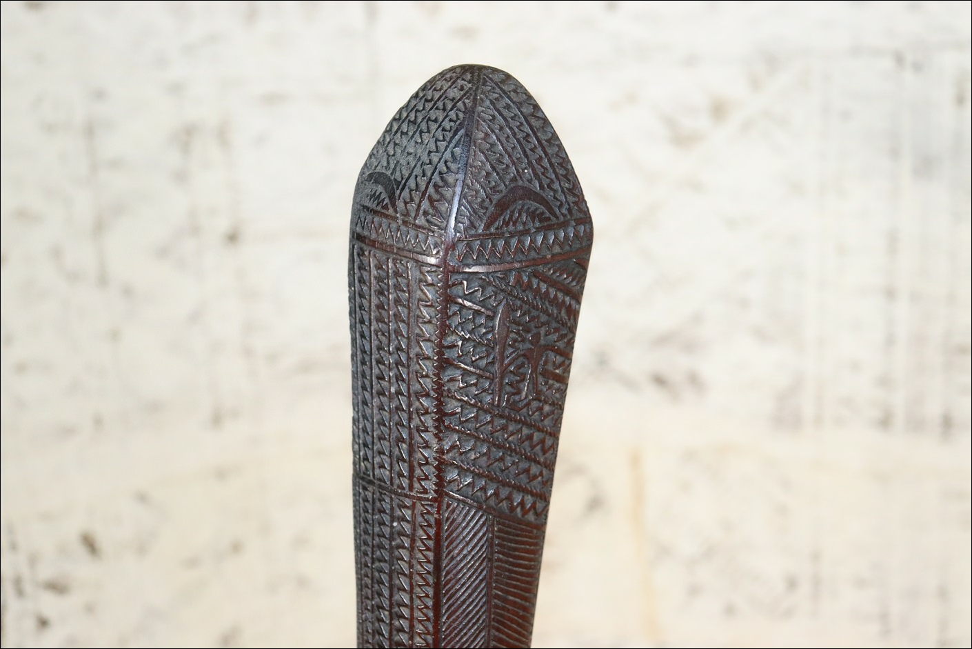 18th - 19th century Tongan club apa'apai, Akau tau club, 19th century Polynesian art and weapons, Ethnographic antiques, artifacts and weapons, 19th century Tongan war club, 19th century Tongan art antiques and weapons, Tongan antique, 19th century Tongan artifact, Polynesian tribal art antiques and weapons gallery, Oceanic tribal art antiques and weapons gallery, ethnographic tribal art antiques and weapons gallery, 19ème siècle Tongan massue de guerre, looking to buy Tongan and Samoan tribal antiques art and weapons, buying Tongan and Samoan antiques, buying Tongan and Samoan clubs artifacts and weapons, buying Tongan and Samoan antiques