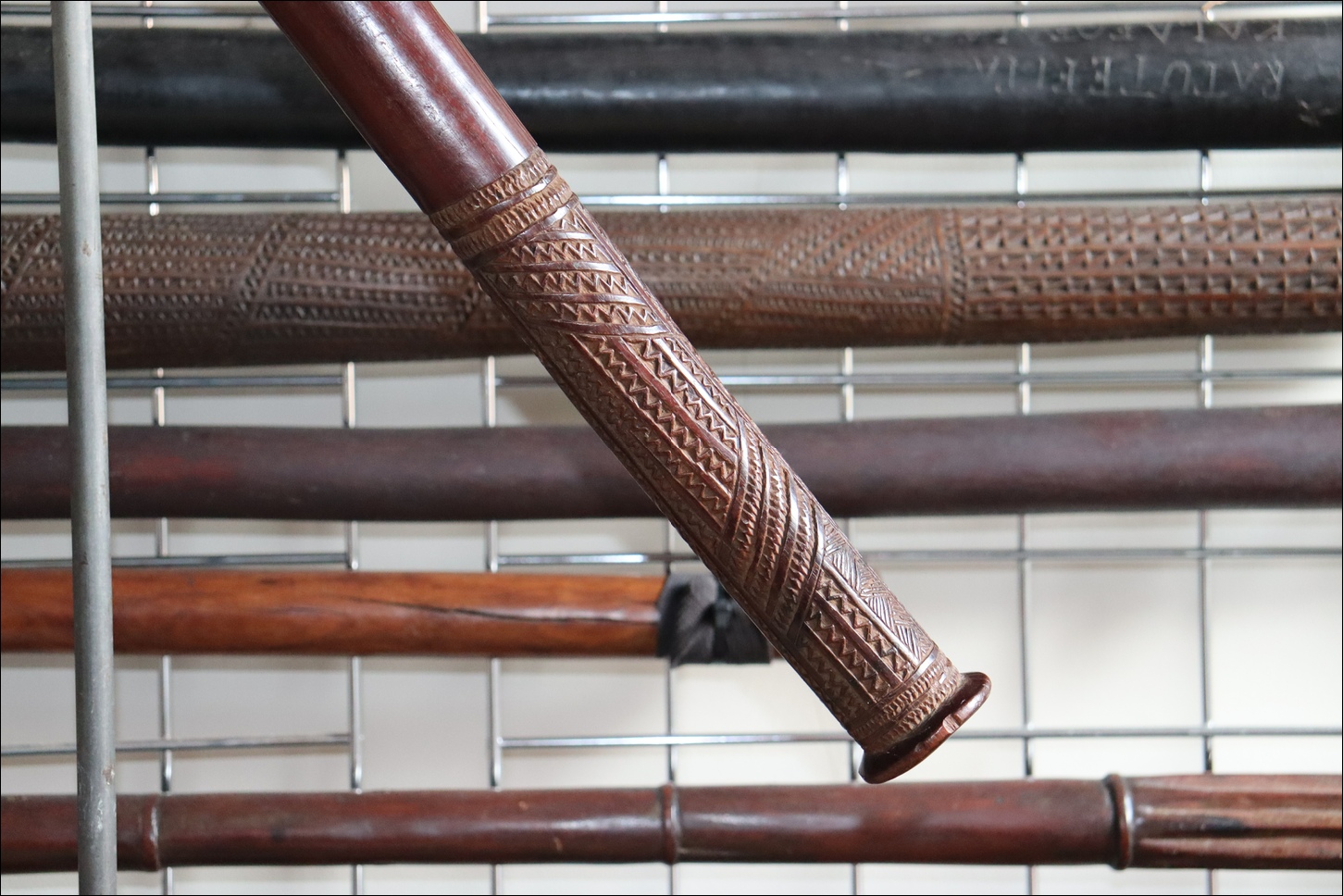 19th century Fijian gata club, 19th century Fijian antique, 19th century Fijian club, 19th century Fijian war club, Fijian weapon, Fijian artifact, Polynesian tribal art antiques and weapons gallery, Oceanic tribal art antiques and weapons gallery, ethnographic tribal art antiques and weapons gallery, 19ème siècle Fidji massue de guerre, looking to buy Fijian tribal antiques art and weapons, buying Fijian antiques, buying Fijian clubs artifacts and weapons, buying Fijian antiques