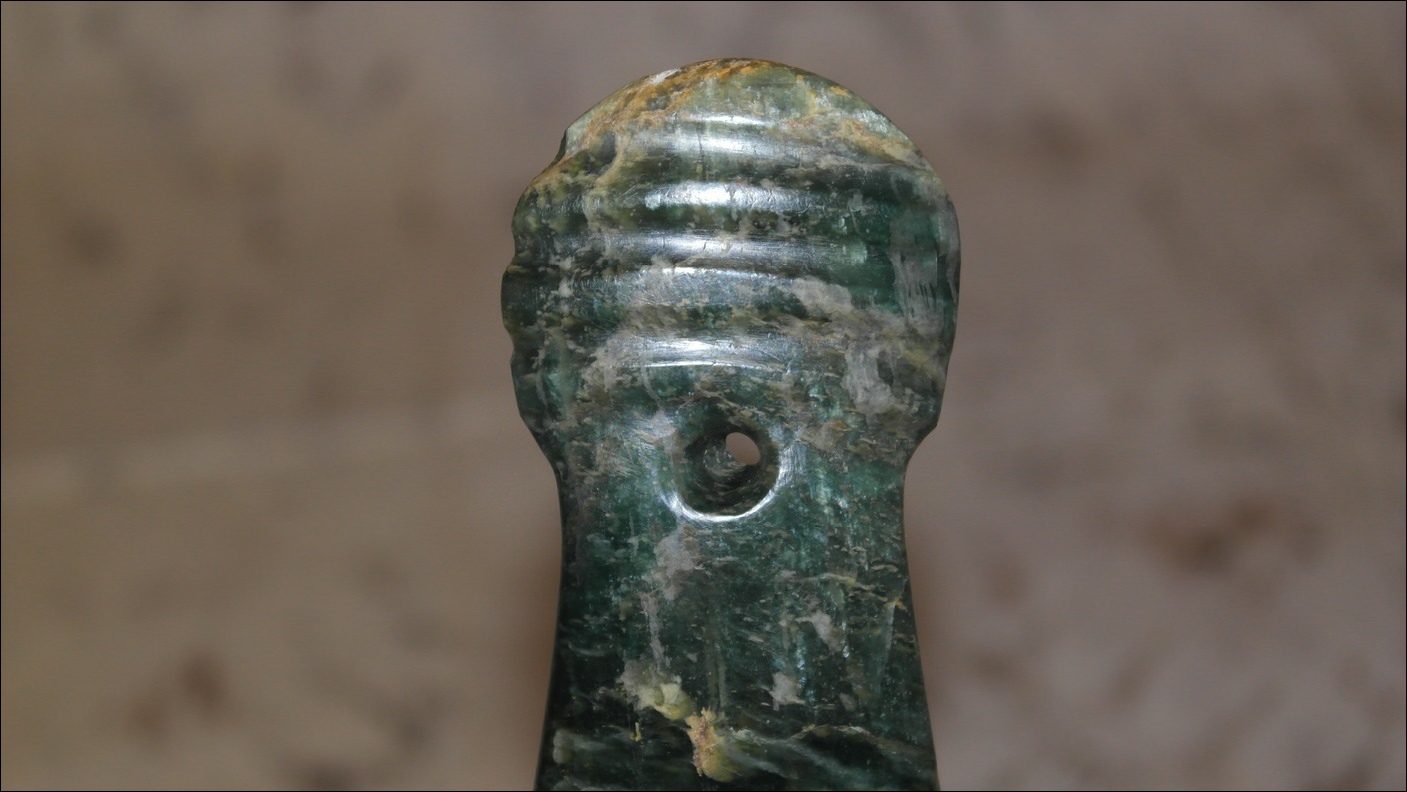 19th century Maori mere pounamu, 19th century Maori greenstone mere club, 19th century Maori weapon, 19th century Maori hand club, Maori antique war club, Polynesian weapon and antique, Oceanic art antiques and weapons, Maori war club, 19ème siècle Maoris massue de guerre, looking to buy tribal antiques art and weapons, buying Maori antiques, buying Maori clubs and artifactsweapons, buying Maori antiques, buying Maori clubs and artifacts