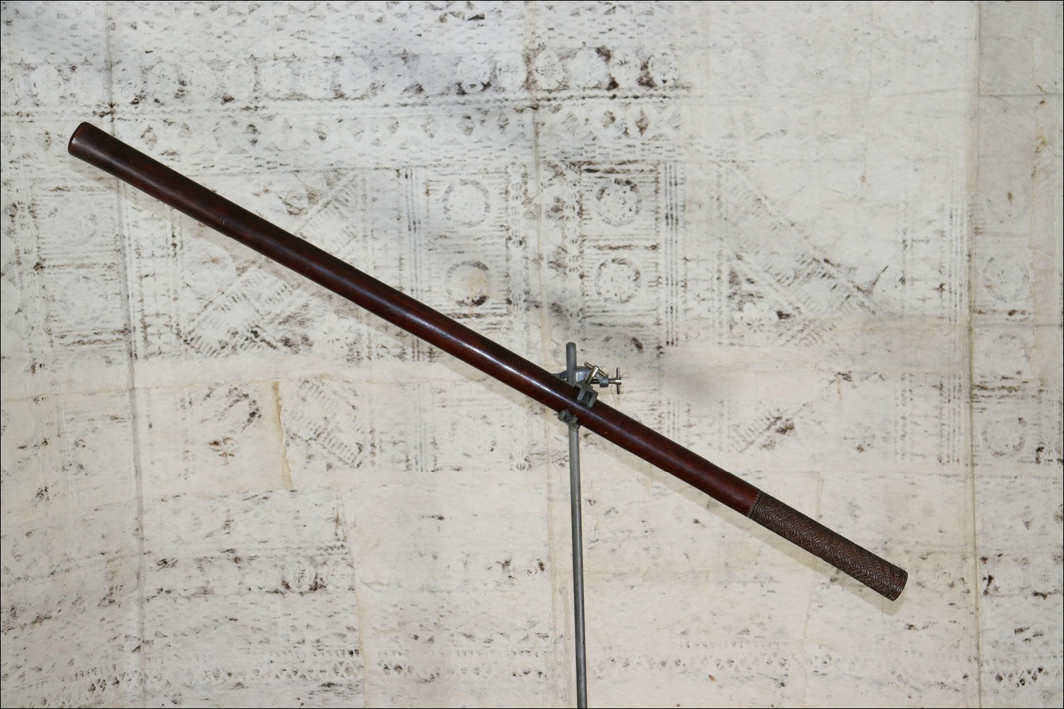 19th century fijian pole club, 19th century Fijian pole club, 19th century Fijian antique, 19th century Fijian club, 19th century Fijian war club, Fijian weapon, Fijian artifact, Polynesian tribal art antiques and weapons gallery, Oceanic tribal art antiques and weapons gallery, ethnographic tribal art antiques and weapons gallery, 19ème siècle Fidji massue de guerre, looking to buy Fijian tribal antiques art and weapons, buying Fijian antiques, buying Fijian clubs artifacts and weapons, buying Fijian antiques