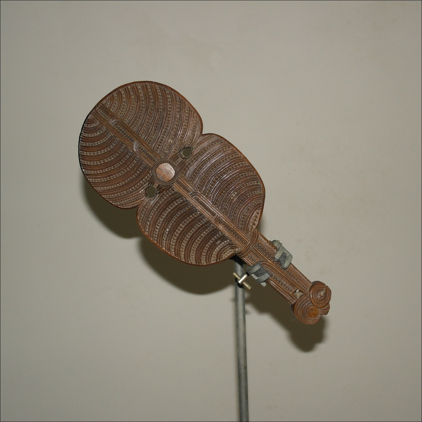 19th century Maori kotiate hand club, 19th century Maori weapon, Maori antique club, Maori artifact, Polynesian weapons and antiques gallery, Oceanic art antiques and weapons, Maori war club, 19ème siècle Maoris massue de guerre, looking to buy tribal antiques art and weapons, buying Maori antiques, buying Maori clubs artifacts and weapons, buying Maori antiques, buying Maori clubs and artifacts