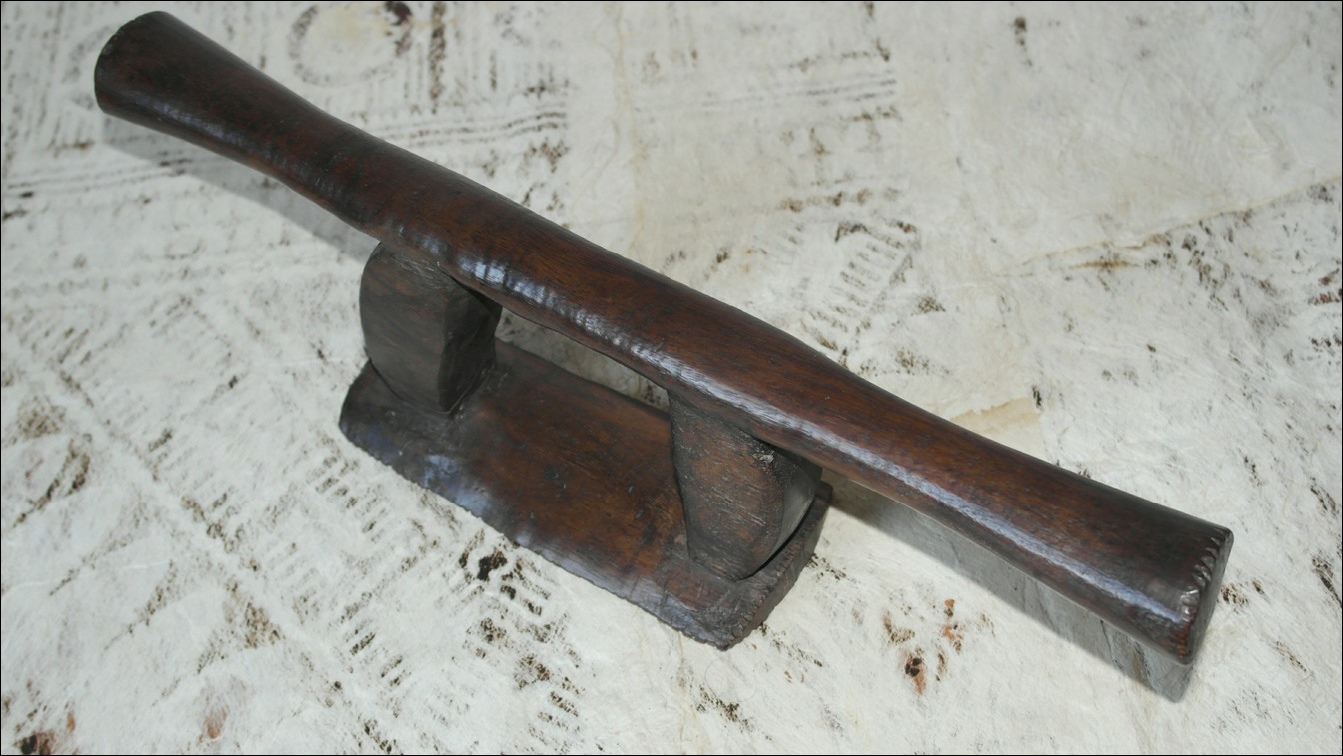 19th century Fijian kali headrest, Fijian antique, Fijian artifact, 19th century fijian artifact, Polynesian tribal art antiques and weapons gallery, Oceanic tribal art antiques and weapons gallery, ethnographic tribal art antiques and weapons gallery, 19ème siècle Fidji massue de guerre, looking to buy Fijian tribal antiques art and weapons, buying Fijian antiques, buying Fijian clubs artifacts and weapons, buying Fijian antiques