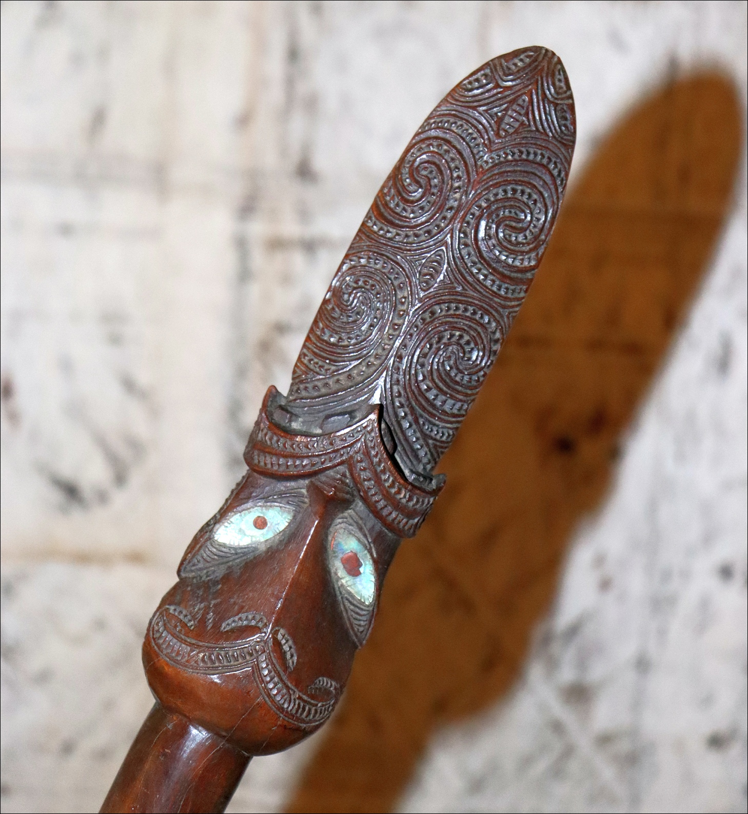 19th century Maori taiaha, Maori weapon, antique taiaha, antique Maori, Maori artifact, Maori club, 19th century Maori war club, Oceanic tribal art antiques and weapons gallery, Polynesian tribal art antiques and weapons gallery, Maori ethnographic tribal art antiques and weapons gallery, 19ème siècle Maoris massue de guerre, looking to buy tribal antiques art and weapons, buying Maori antiques, buying Maori clubs, artifacts and weapons, buying Maori antiques, buying Maori clubs and artifacts