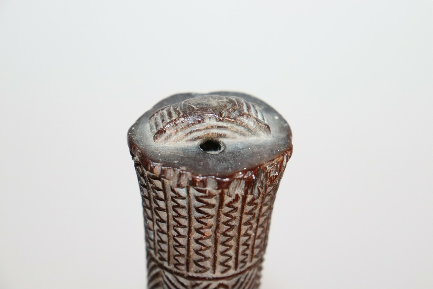 19th century Tongan povai club, Akau tau, apa apai club, 19th century Polynesian art and weapons, Ethnographic antiques, artifacts and weapons, 19th century Tongan war club, 19th century Tongan art antiques and weapons, Tongan antique, 19th century Tongan artifact, Polynesian tribal art antiques and weapons gallery, Oceanic tribal art antiques and weapons gallery, ethnographic tribal art antiques and weapons gallery, 19ème siècle Tongan massue de guerre, looking to buy Tongan and Samoan tribal antiques art and weapons, buying Tongan and Samoan antiques, buying Tongan and Samoan clubs artifacts and weapons, buying Tongan and Samoan antiques
