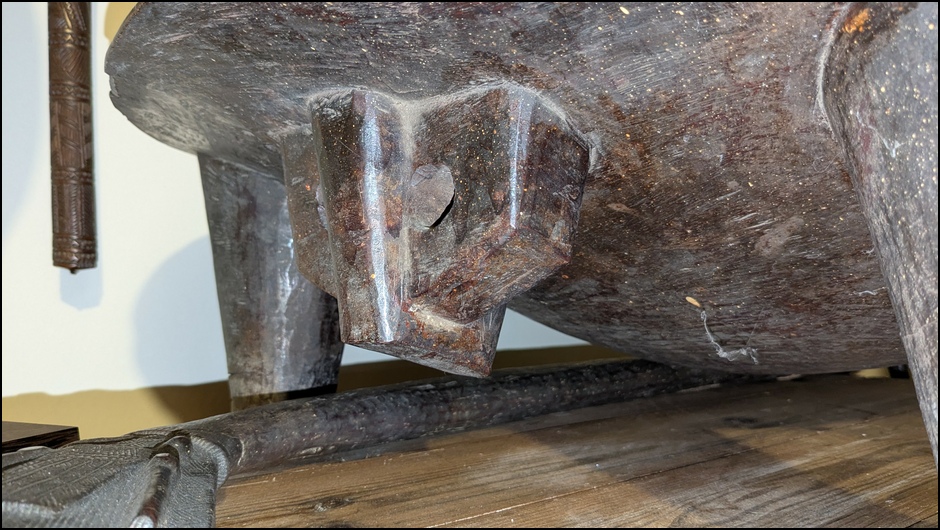 19th century Fijian kava bowl, Fijian ceremonial kava dish, Fijian antique, Fijian artifact, 19th century fijian artifact, Polynesian tribal art antiques and weapons gallery, Oceanic tribal art antiques and weapons gallery, ethnographic tribal art antiques and weapons gallery, 19ème siècle Fidji massue de guerre, looking to buy Fijian tribal antiques art and weapons, buying Fijian antiques, buying Fijian clubs artifacts and weapons, buying Fijian antiques