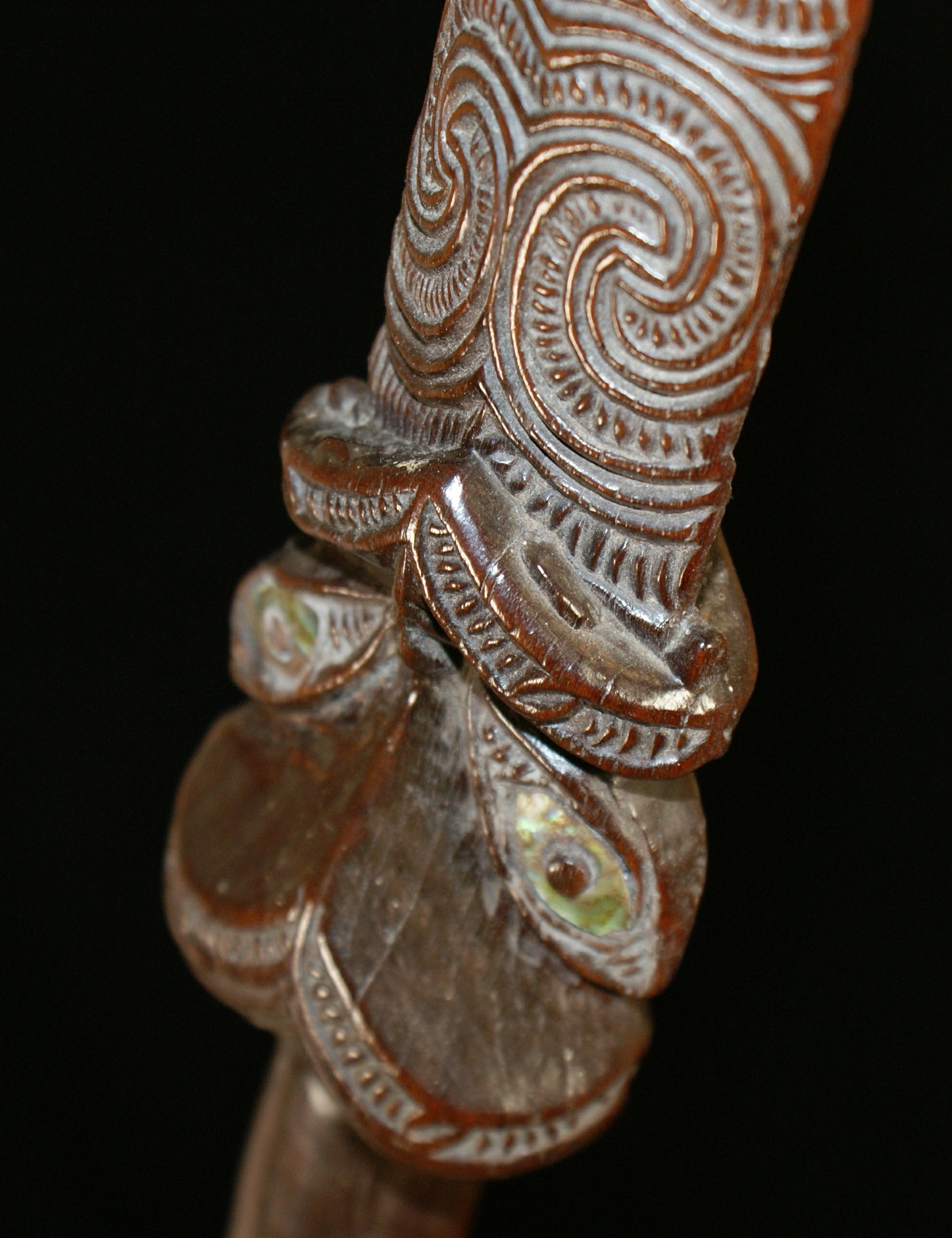 19th century Maori taiaha, Maori weapon, antique taiaha, antique Maori, Maori artifact, Maori club, 19th century Maori war club, Oceanic tribal art antiques and weapons gallery, Polynesian tribal art antiques and weapons gallery, Maori ethnographic tribal art antiques and weapons gallery, 19ème siècle Maoris massue de guerre, looking to buy tribal antiques art and weapons, buying Maori antiques, buying Maori clubs, artifacts and weapons, buying Maori antiques, buying Maori clubs and artifacts, H.F. North collection, Ex Sotheby's 2005.