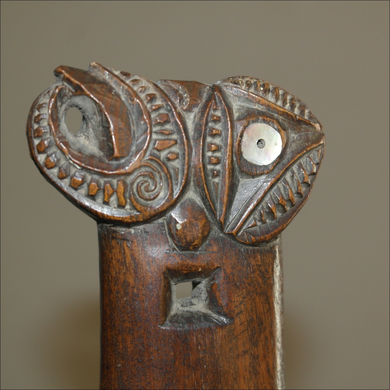 19th century maori wahaika hand club, 19th century Maori weapon, Maori antique club, Maori artifact, Polynesian weapons and antiques gallery, Oceanic art antiques and weapons, Maori war club, 19ème siècle Maoris massue de guerre, looking to buy tribal antiques art and weapons, buying Maori antiques, buying Maori clubs artifacts and weapons, buying Maori antiques, buying Maori clubs and artifacts