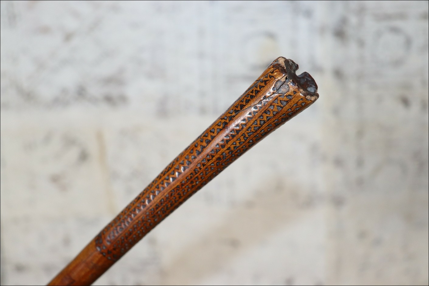 19th century Fijian ula throwing club, 19th century Fijian antique, 19th century Fijian club, 19th century Fijian war club, Fijian weapon, Fijian artifact, Polynesian tribal art antiques and weapons gallery, Oceanic tribal art antiques and weapons gallery, ethnographic tribal art antiques and weapons gallery, 19ème siècle Fidji massue de guerre, looking to buy Fijian tribal antiques art and weapons, buying Fijian antiques, buying Fijian clubs artifacts and weapons, buying Fijian antiques