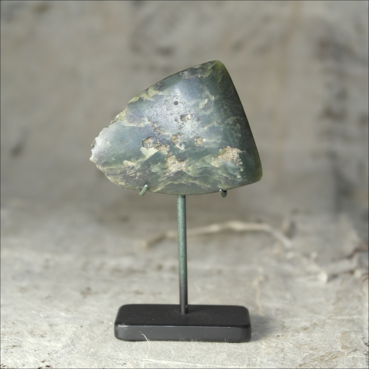 19th century greenstone toki adze, Maori antique, Maori artifact, 19th century maori carving, 19th century Maori antique, 19th century Maori artifact, polynesian tribal art antiques and weapons gallery, oceanic tribal art antiques and weapons gallery, ethnographic tribal art antiques and weapons gallery, 19ème siècle Maoris massue de guerre, looking to buy tribal antiques art and weapons, buying Maori antiques, buying Maori clubs, artifacts and weapons, buying Maori antiques, buying Maori clubs and artifacts