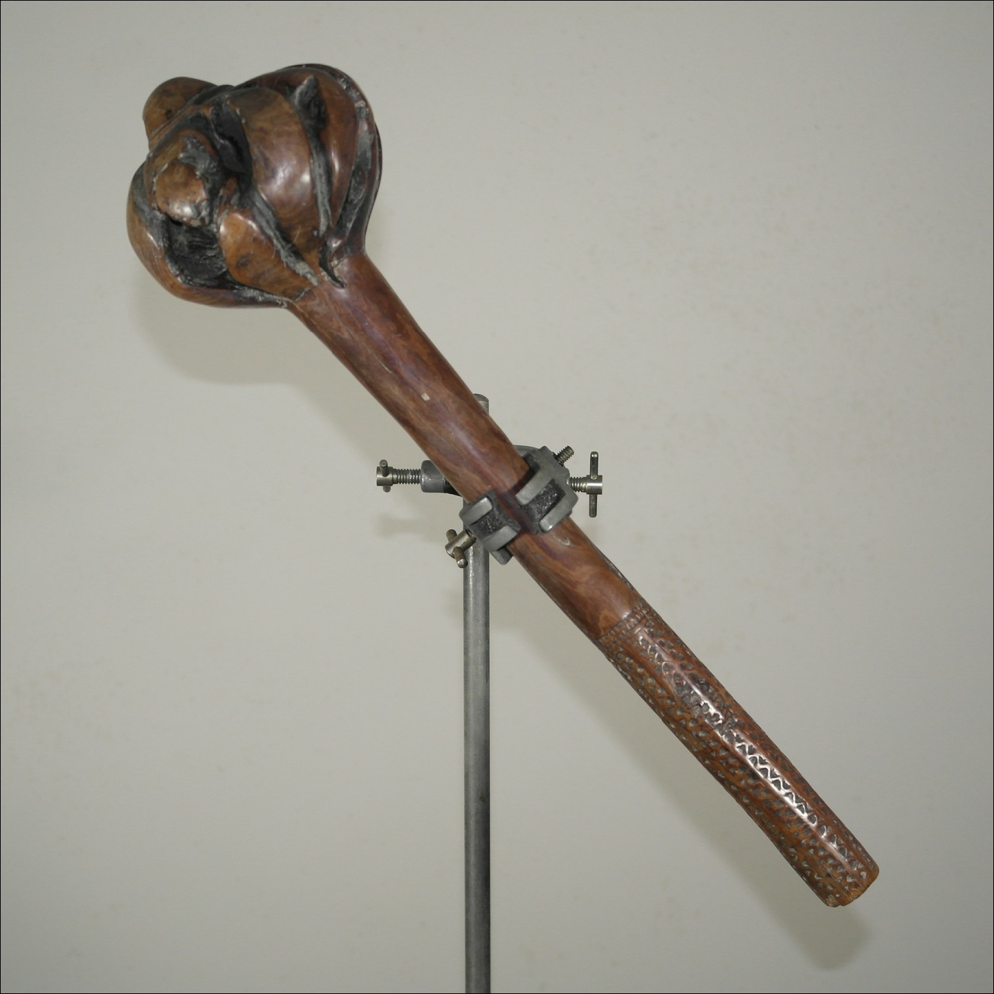 19th century Fijian ula throwing club, 19th century Fijian antique, 19th century Fijian club, 19th century Fijian war club, Fijian weapon, Fijian artifact, Polynesian tribal art antiques and weapons gallery, Oceanic tribal art antiques and weapons gallery, ethnographic tribal art antiques and weapons gallery, 19ème siècle Fidji massue de guerre, looking to buy Fijian tribal antiques art and weapons, buying Fijian antiques, buying Fijian clubs artifacts and weapons, buying Fijian antiques