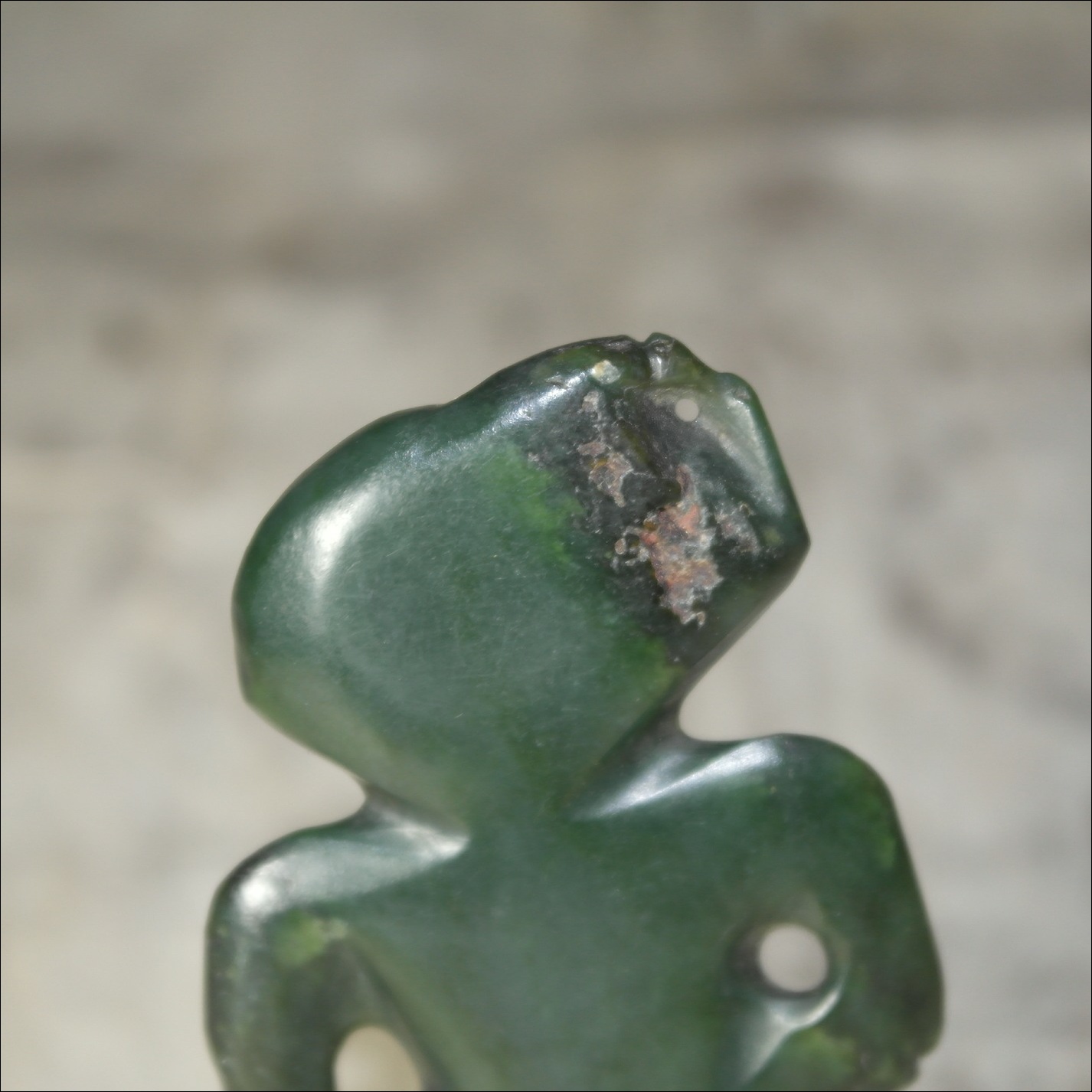 19th century Maori greenstone tiki, greenstone, antique maori pendant, nephrite, maori antique, maori antique, antique maori pounamu pendant, maori artifact, greenstone pekapeka, 19th century maori tiki, hei tiki, antuque maori, maori artifact, maori club, polynesian tribal art antiques and weapons gallery, oceanic tribal art antiques and weapons gallery, ethnographic tribal art antiques and weapons gallery, 19ème siècle Maoris massue de guerre