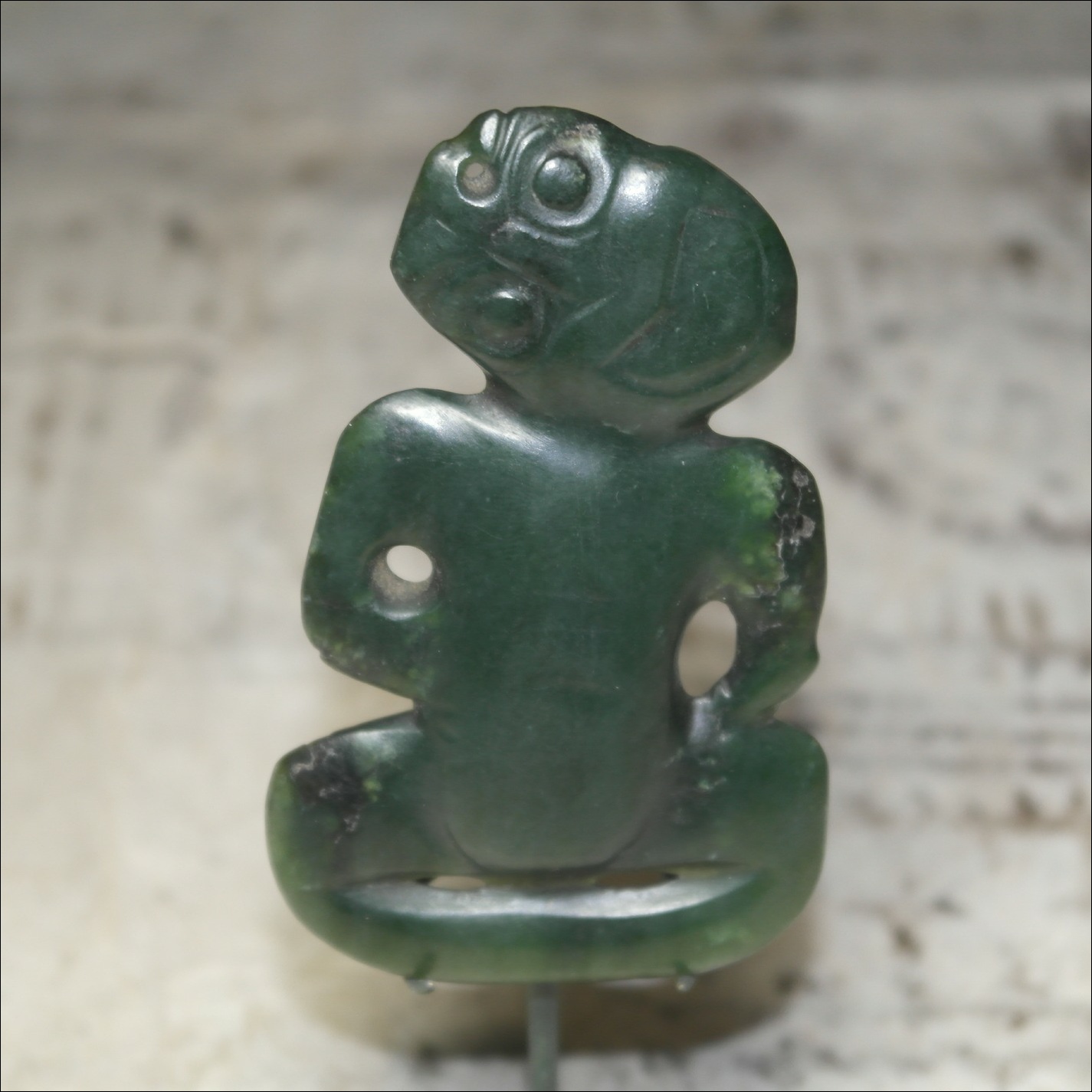 19th century Maori greenstone tiki, greenstone, antique maori pendant, nephrite, maori antique, maori antique, antique maori pounamu pendant, maori artifact, greenstone pekapeka, 19th century maori tiki, hei tiki, antuque maori, maori artifact, maori club, polynesian tribal art antiques and weapons gallery, oceanic tribal art antiques and weapons gallery, ethnographic tribal art antiques and weapons gallery, 19ème siècle Maoris massue de guerre