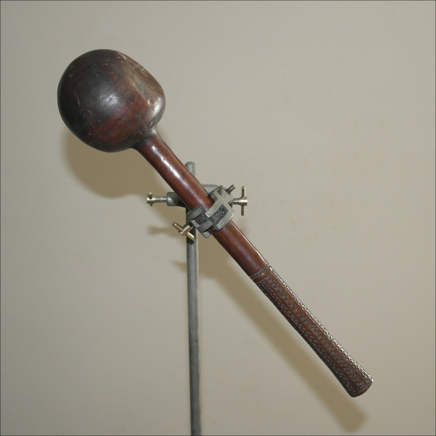 19th century Fijian ula throwing club, 19th century Fijian antique, 19th century Fijian hand club patu, 19th century Fijian war club, Fijian weapon, Fijian artifact, Polynesian tribal art antiques and weapons gallery, Oceanic tribal art antiques and weapons gallery, ethnographic tribal art antiques and weapons gallery, 19ème siècle Fidji massue de guerre, looking to buy Fijian tribal antiques art and weapons, buying Fijian antiques, buying Fijian clubs artifacts and weapons, buying Fijian antiques