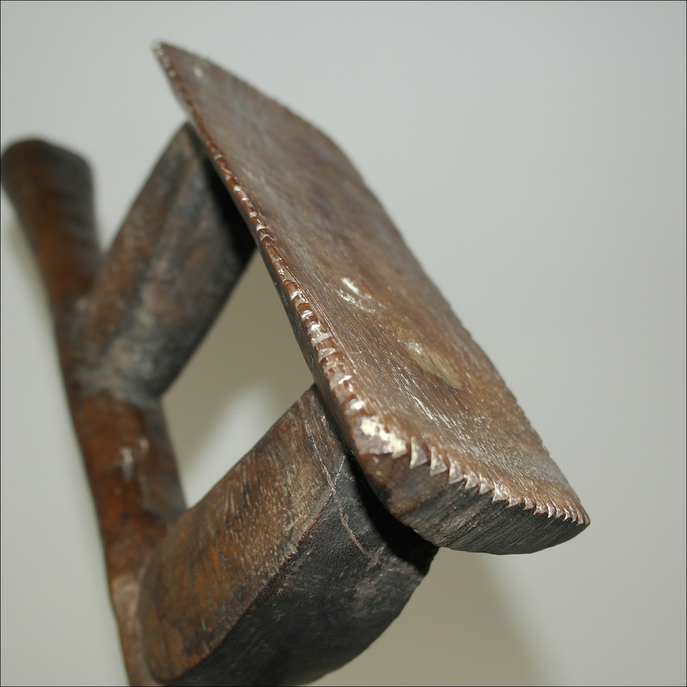 19th century Fijian kali headrest, Fijian antique, Fijian artifact, 19th century fijian artifact, Polynesian tribal art antiques and weapons gallery, Oceanic tribal art antiques and weapons gallery, ethnographic tribal art antiques and weapons gallery, 19ème siècle Fidji massue de guerre, looking to buy Fijian tribal antiques art and weapons, buying Fijian antiques, buying Fijian clubs artifacts and weapons, buying Fijian antiques