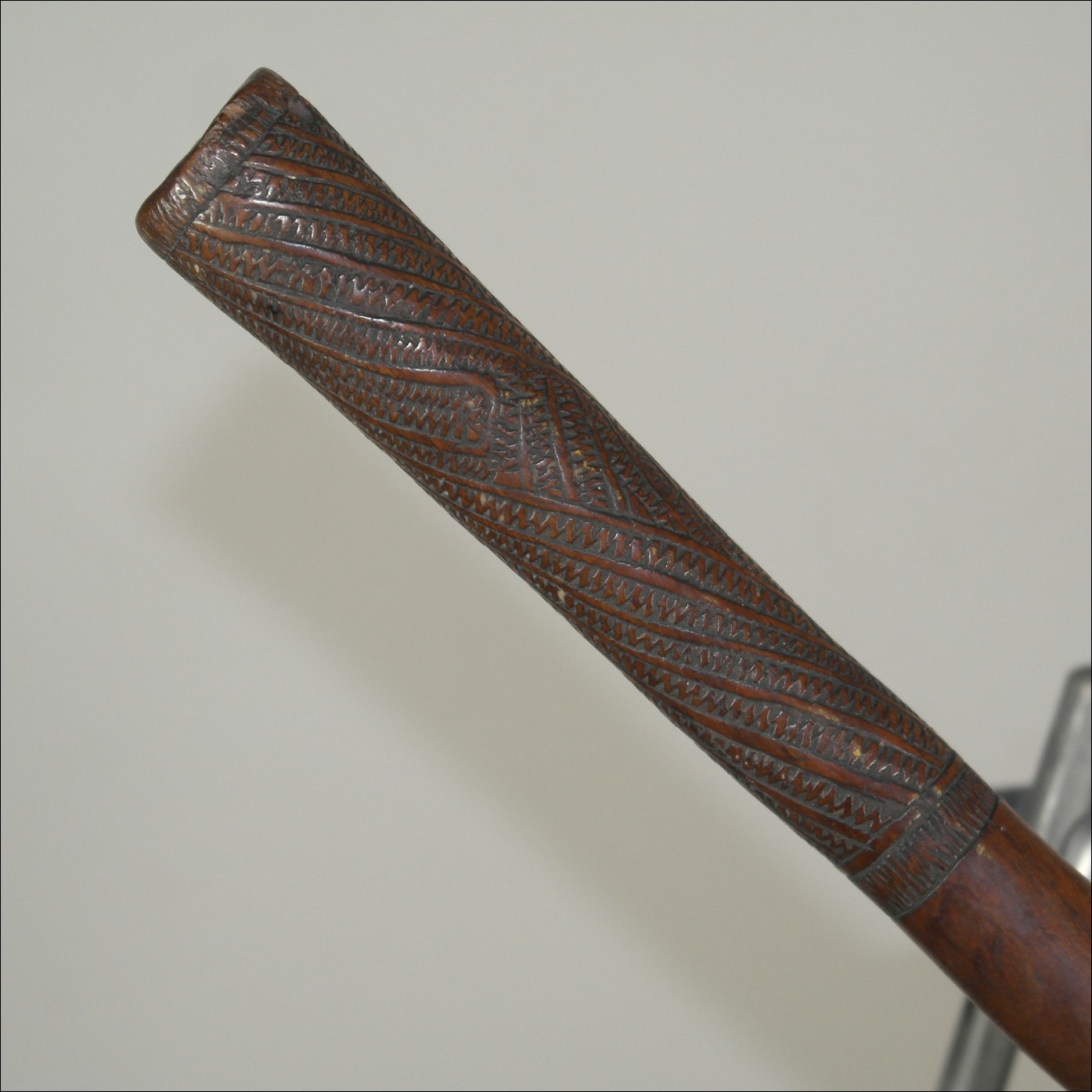 19th century Fijian ula throwing club, 19th century Fijian antique, 19th century Fijian club, 19th century Fijian war club, Fijian weapon, Fijian artifact, Polynesian tribal art antiques and weapons gallery, Oceanic tribal art antiques and weapons gallery, ethnographic tribal art antiques and weapons gallery, 19ème siècle Fidji massue de guerre, looking to buy Fijian tribal antiques art and weapons, buying Fijian antiques, buying Fijian clubs artifacts and weapons, buying Fijian antiques