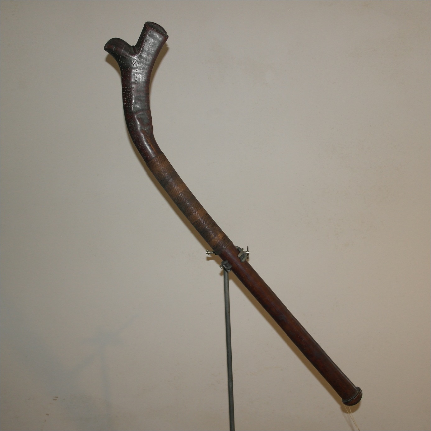 19th century Fijian kiakavo club, fijian weapon, 19th century Fijian antique, 19th century Fijian club, 19th century Fijian war club, Fijian weapon, Fijian artifact, Polynesian tribal art antiques and weapons gallery, Oceanic tribal art antiques and weapons gallery, ethnographic tribal art antiques and weapons gallery, 19ème siècle Fidji massue de guerre, looking to buy Fijian tribal antiques art and weapons, buying Fijian antiques, buying Fijian clubs artifacts and weapons, buying Fijian antiques