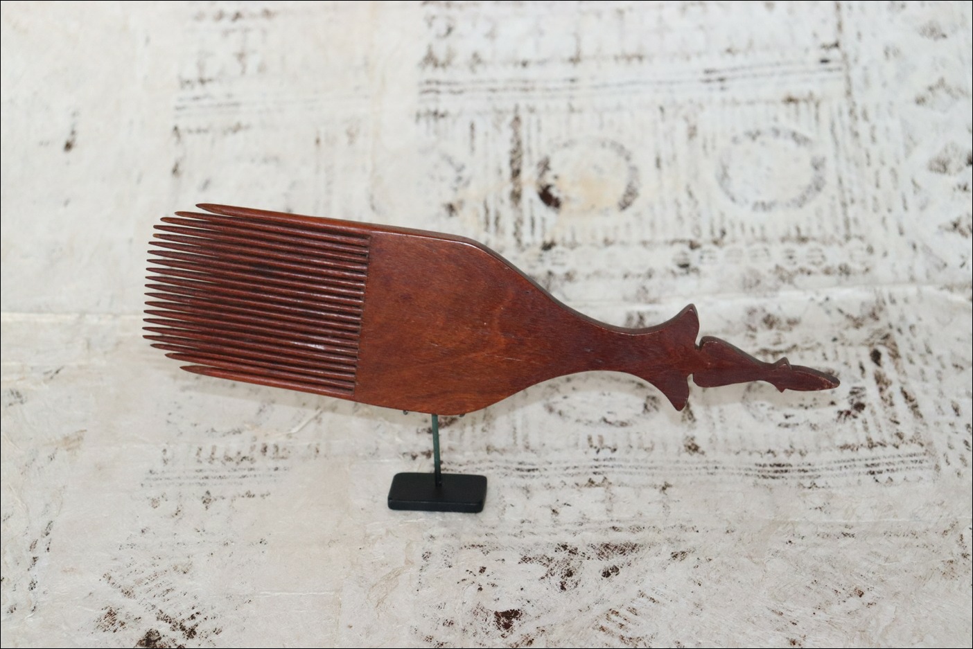 19th century Fijian comb, Fijian antique, Fijian artifact, 19th century fijian artifact, Polynesian tribal art antiques and weapons gallery, Oceanic tribal art antiques and weapons gallery, ethnographic tribal art antiques and weapons gallery, 19ème siècle Fidji massue de guerre, looking to buy Fijian tribal antiques art and weapons, buying Fijian antiques, buying Fijian clubs artifacts and weapons, buying Fijian antiques