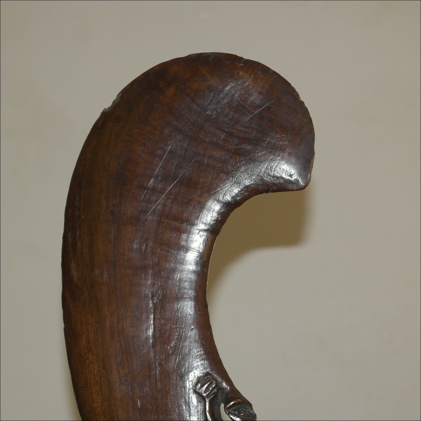 19th century maori wahaika hand club, 19th century Maori weapon, Maori antique club, Maori artifact, Polynesian weapons and antiques gallery, Oceanic art antiques and weapons, Maori war club, 19ème siècle Maoris massue de guerre, looking to buy tribal antiques art and weapons, buying Maori antiques, buying Maori clubs artifacts and weapons, buying Maori antiques, buying Maori clubs and artifacts, selling Maori antiques, selling Maori clubs and artifacts