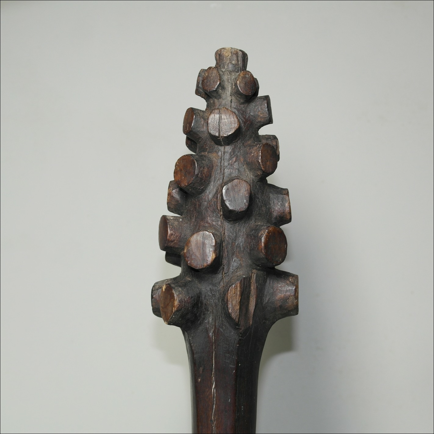 19th century Fijian vunikau club, Vunikau-bulibuli-sevaro, fijian vunikau, 19th century Fijian antique, 19th century Fijian club, 19th century Fijian war club, Fijian weapon, Fijian artifact, Polynesian tribal art antiques and weapons gallery, Oceanic tribal art antiques and weapons gallery, ethnographic tribal art antiques and weapons gallery, 19ème siècle Fidji massue de guerre, looking to buy Fijian tribal antiques art and weapons, buying Fijian antiques, buying Fijian clubs artifacts and weapons, buying Fijian antiques
