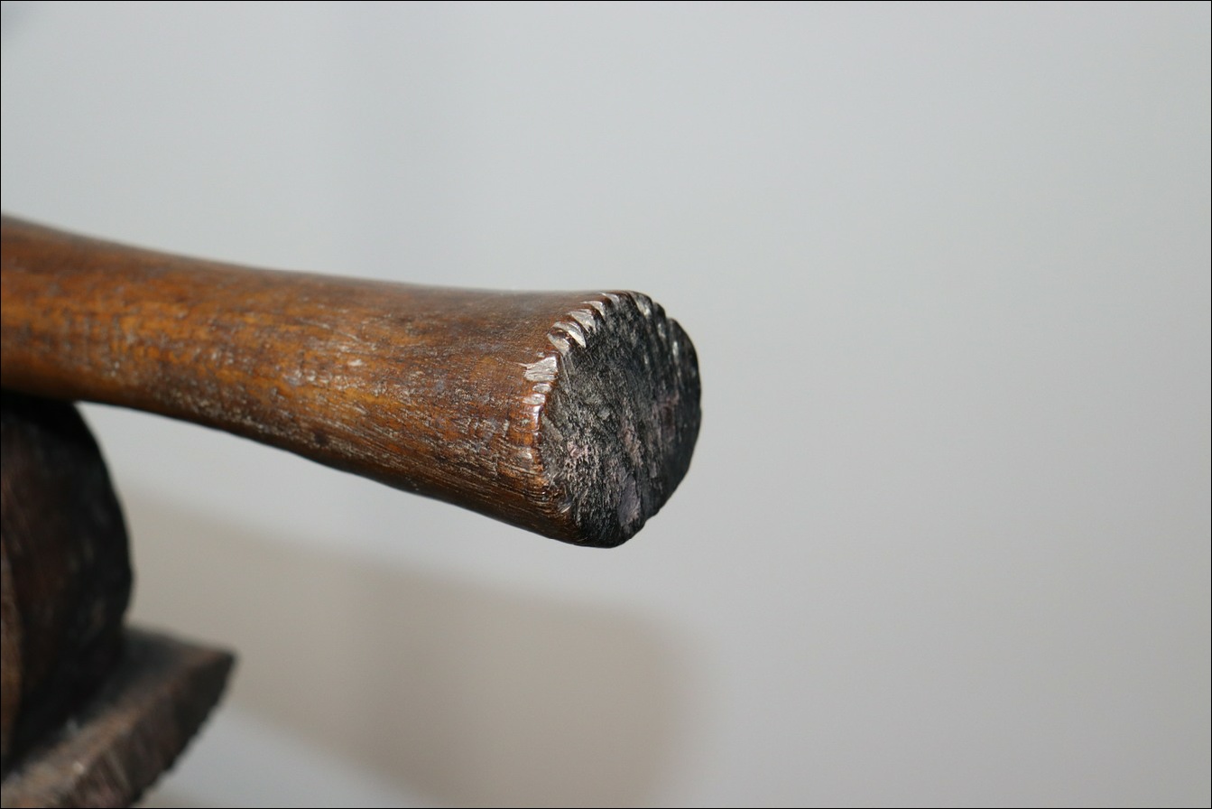 19th century Fijian kali headrest, Fijian antique, Fijian artifact, 19th century fijian artifact, Polynesian tribal art antiques and weapons gallery, Oceanic tribal art antiques and weapons gallery, ethnographic tribal art antiques and weapons gallery, 19ème siècle Fidji massue de guerre, looking to buy Fijian tribal antiques art and weapons, buying Fijian antiques, buying Fijian clubs artifacts and weapons, buying Fijian antiques