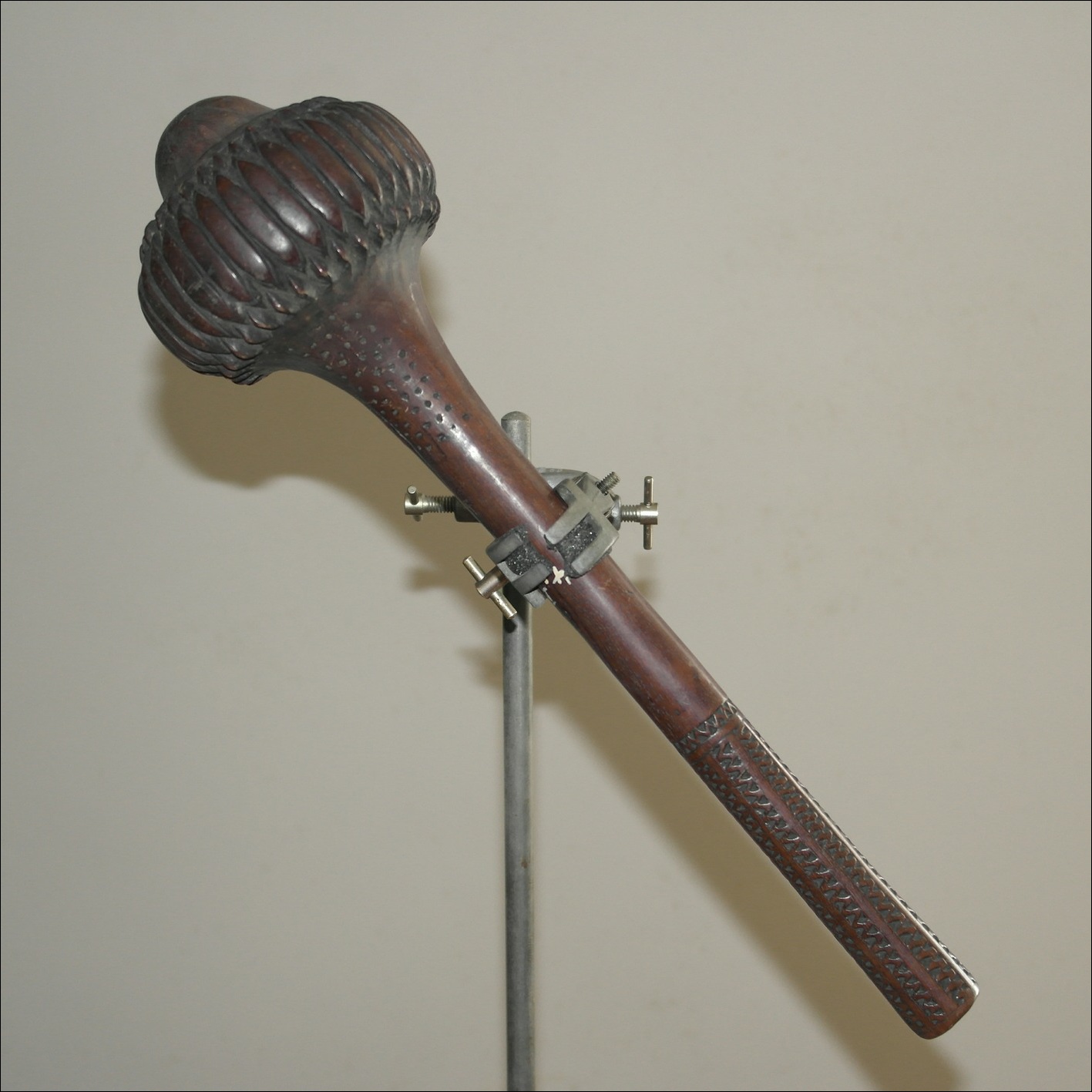 19th century Fijian ula throwing club, 19th century Fijian antique, 19th century Fijian club, 19th century Fijian war club, Fijian weapon, Fijian artifact, Polynesian tribal art antiques and weapons gallery, Oceanic tribal art antiques and weapons gallery, ethnographic tribal art antiques and weapons gallery, 19ème siècle Fidji massue de guerre, looking to buy Fijian tribal antiques art and weapons, buying Fijian antiques, buying Fijian clubs artifacts and weapons, buying Fijian antiques