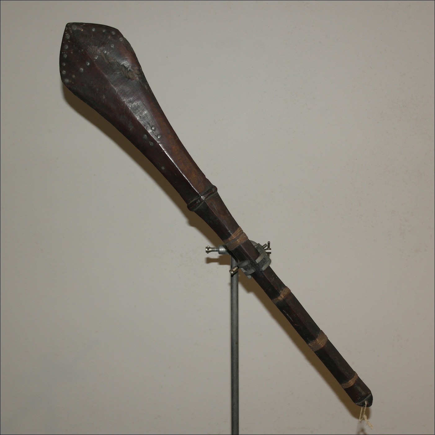 19th century Samoan anave club, Samoan coconut stalk club, uatongi, 19th century Polynesian art and weapons, Ethnographic antiques, artifacts and weapons, 19th century Samoan war club, 19th century Samoan and Tongan art antiques and weapons, Tongan and Samoan antique, Tongan and Samoan artifact, 19th century Tongan and Samoan artifact, Polynesian tribal art antiques and weapons gallery, Oceanic tribal art antiques and weapons gallery, ethnographic tribal art antiques and weapons gallery, 19ème siècle Samoan massue de guerre, looking to buy Tongan and Samoan tribal antiques art and weapons, buying Tongan and Samoan antiques, buying Tongan and Samoan clubs artifacts and weapons, buying Tongan and Samoan antiques