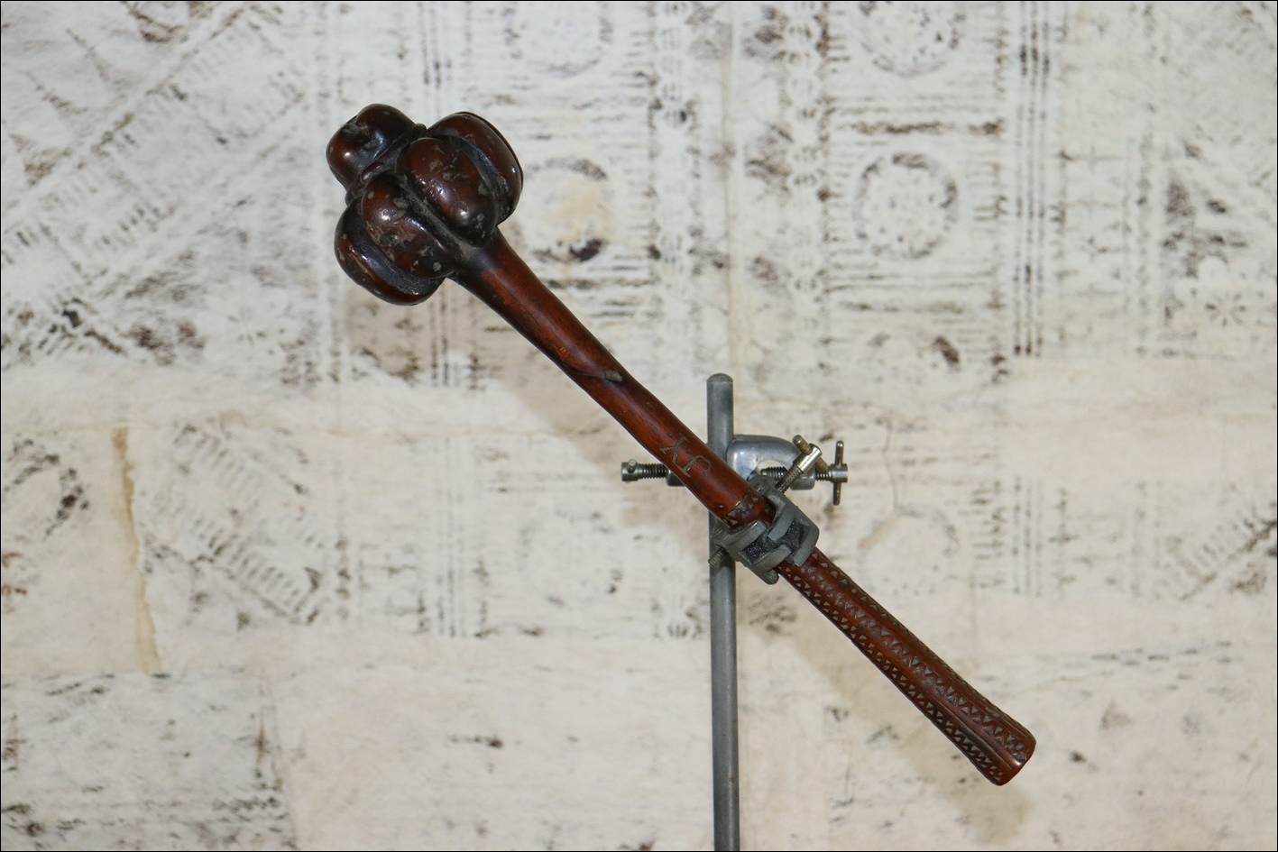 19th century Fijian ula throwing club, 19th century Fijian antique, 19th century Fijian club, 19th century Fijian war club, Fijian weapon, Fijian artifact, Polynesian tribal art antiques and weapons gallery, Oceanic tribal art antiques and weapons gallery, ethnographic tribal art antiques and weapons gallery, 19ème siècle Fidji massue de guerre, looking to buy Fijian tribal antiques art and weapons, buying Fijian antiques, buying Fijian clubs artifacts and weapons, buying Fijian antiques