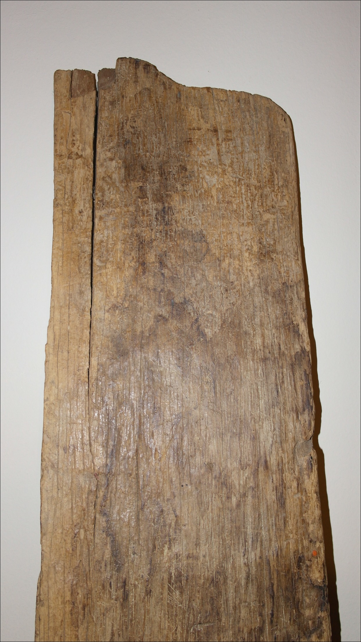 19th century Maori architectural kauri panel, Maori antique, Maori artifact, 19th century maori carving, 19th century Maori antique, 19th century Maori artifact, polynesian tribal art antiques and weapons gallery, oceanic tribal art antiques and weapons gallery, ethnographic tribal art antiques and weapons gallery, 19ème siècle Maoris massue de guerre, looking to buy tribal antiques art and weapons, buying Maori antiques, buying Maori clubs, artifacts and weapons, buying Maori antiques, buying Maori clubs and artifacts