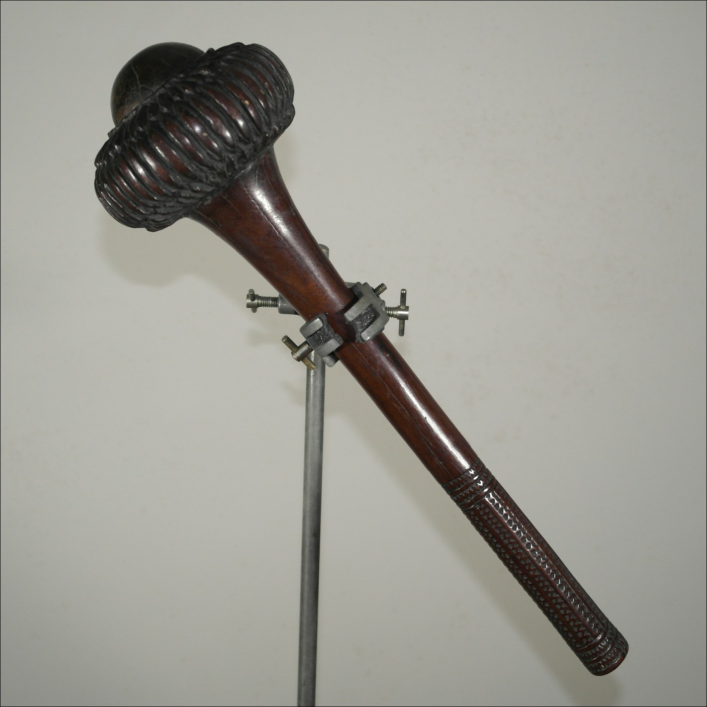 19th century Fijian ula throwing club, 19th century Fijian antique, 19th century Fijian club, 19th century Fijian war club, Fijian weapon, Fijian artifact, Polynesian tribal art antiques and weapons gallery, Oceanic tribal art antiques and weapons gallery, ethnographic tribal art antiques and weapons gallery, 19ème siècle Fidji massue de guerre, looking to buy Fijian tribal antiques art and weapons, buying Fijian antiques, buying Fijian clubs artifacts and weapons, buying Fijian antiques