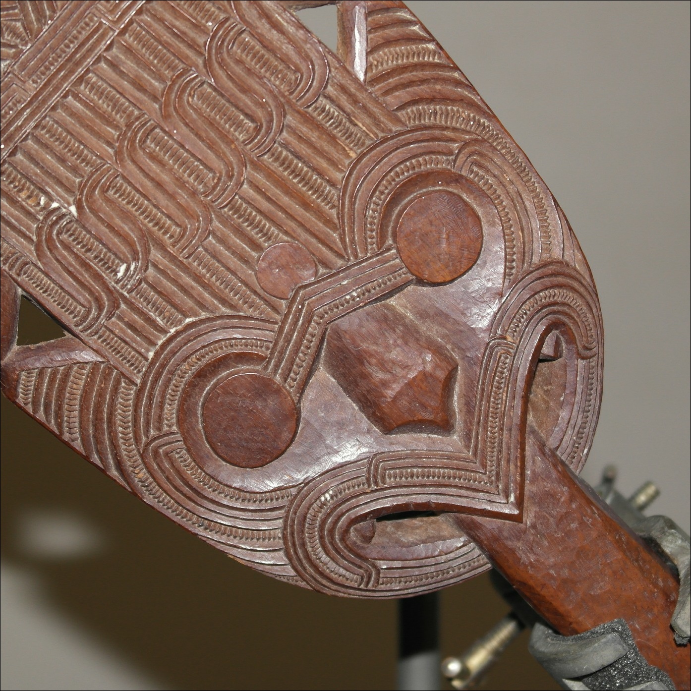 19th century kotiate hand club, 19th century Maori weapon, Maori antique club, Maori artifact, Polynesian weapons and antiques gallery, Oceanic art antiques and weapons, Maori war club, 19ème siècle Maoris massue de guerre, looking to buy tribal antiques art and weapons, buying Maori antiques, buying Maori clubs artifacts and weapons, buying Maori antiques, buying Maori clubs and artifacts