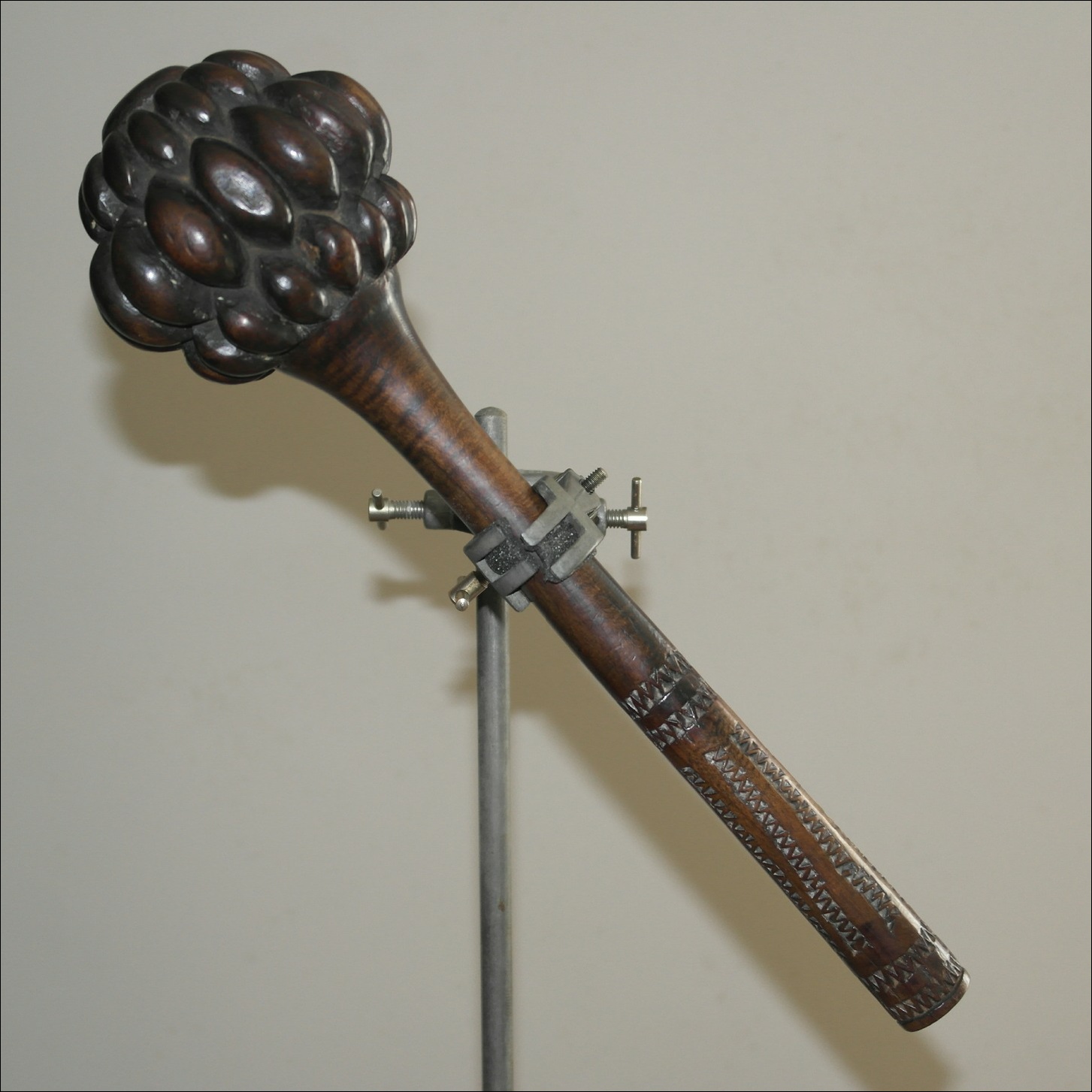 19th century Fijian ula throwing club, 19th century Fijian antique, 19th century Fijian club, 19th century Fijian war club, Fijian weapon, Fijian artifact, Polynesian tribal art antiques and weapons gallery, Oceanic tribal art antiques and weapons gallery, ethnographic tribal art antiques and weapons gallery, 19ème siècle Fidji massue de guerre, looking to buy Fijian tribal antiques art and weapons, buying Fijian antiques, buying Fijian clubs artifacts and weapons, buying Fijian antiques